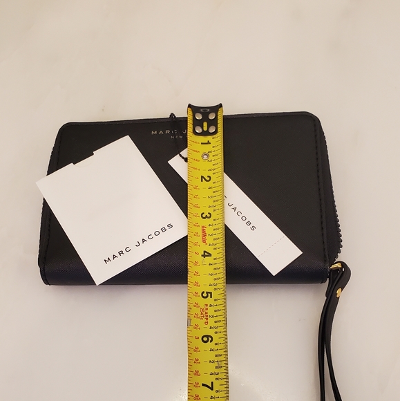 Marc Jacobs Cell Phone Wallet - Picture 3 of 9